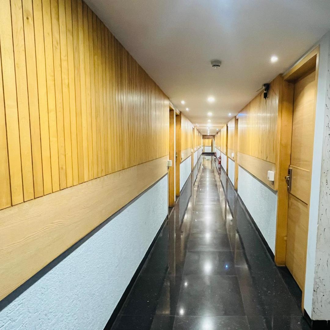 Hotel The Berlin à Gandhinagar Extérieur photo